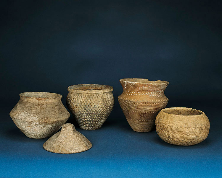 2000 BC Bronze Age Burials and Pottery